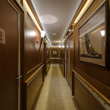 L'amiral Hotel
